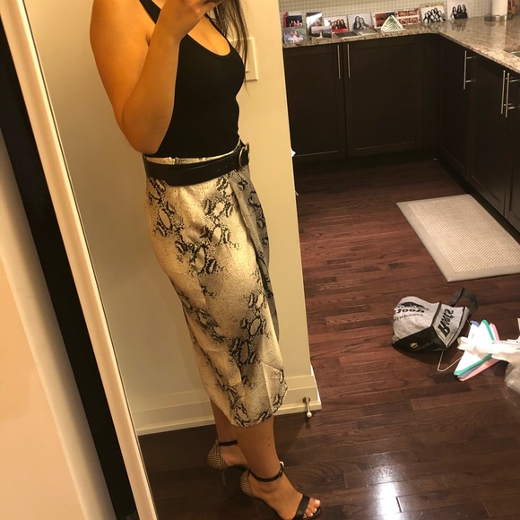 Snake print silky skirt with slit - Picture 4 of 4